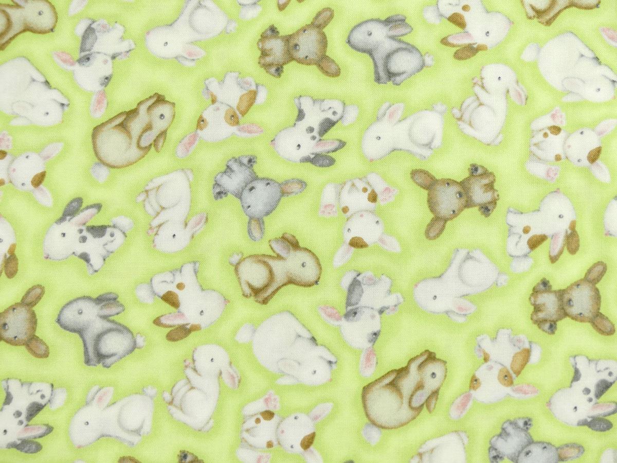 Patchworkstoff mit Hasenbabies aus der Kollektion Farm Babies mit hellgrünem Hintergrund